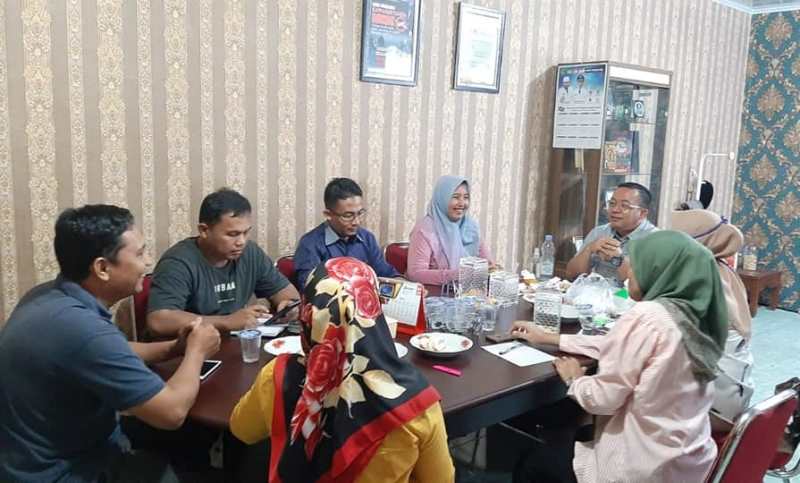 Kepala Dinas Kominfosan Kota Bengkulu memimpin rapat pembuatan website khusus informasi covid-19