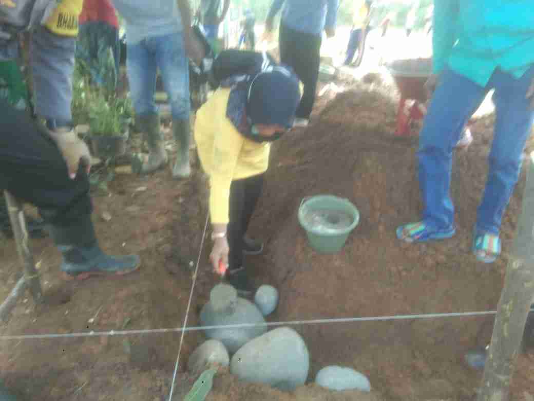 Di Tengah Wabah Pembangunan di Desa Sinar Mulya Tetap Berjalan