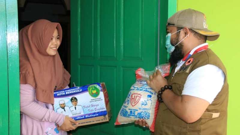 Warga Bengkulu Terharu, Bantuan yang Diterima Diantarkan Langsung Walikota