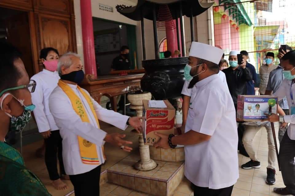 Walikota Bengkulu Berikan Rasmie untuk Pengurus Vihara Buddhayana Indonesia