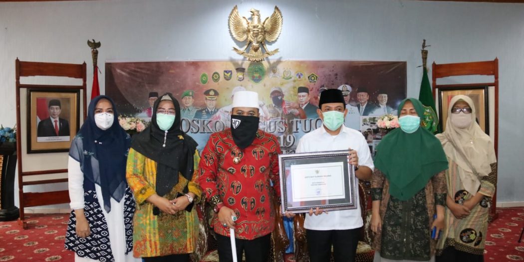 Walikota Bengkulu Terima Sertifikat dari Menteri Kesehatan RI
