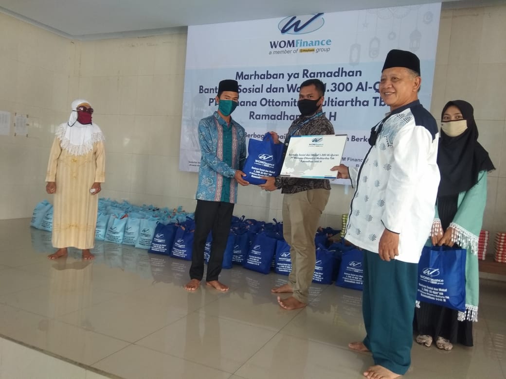 Ramadhan 1441 H, WOM Finance Bagikan Al-Quran