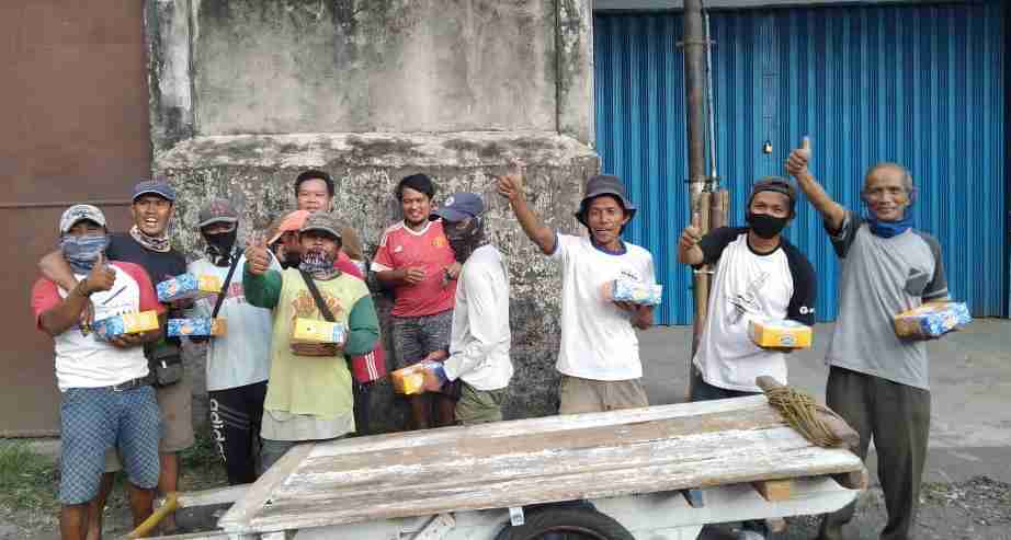 FJRL Salurkan Ratusan Nasi Kotak Bagi Warga Terdampak Covid-19