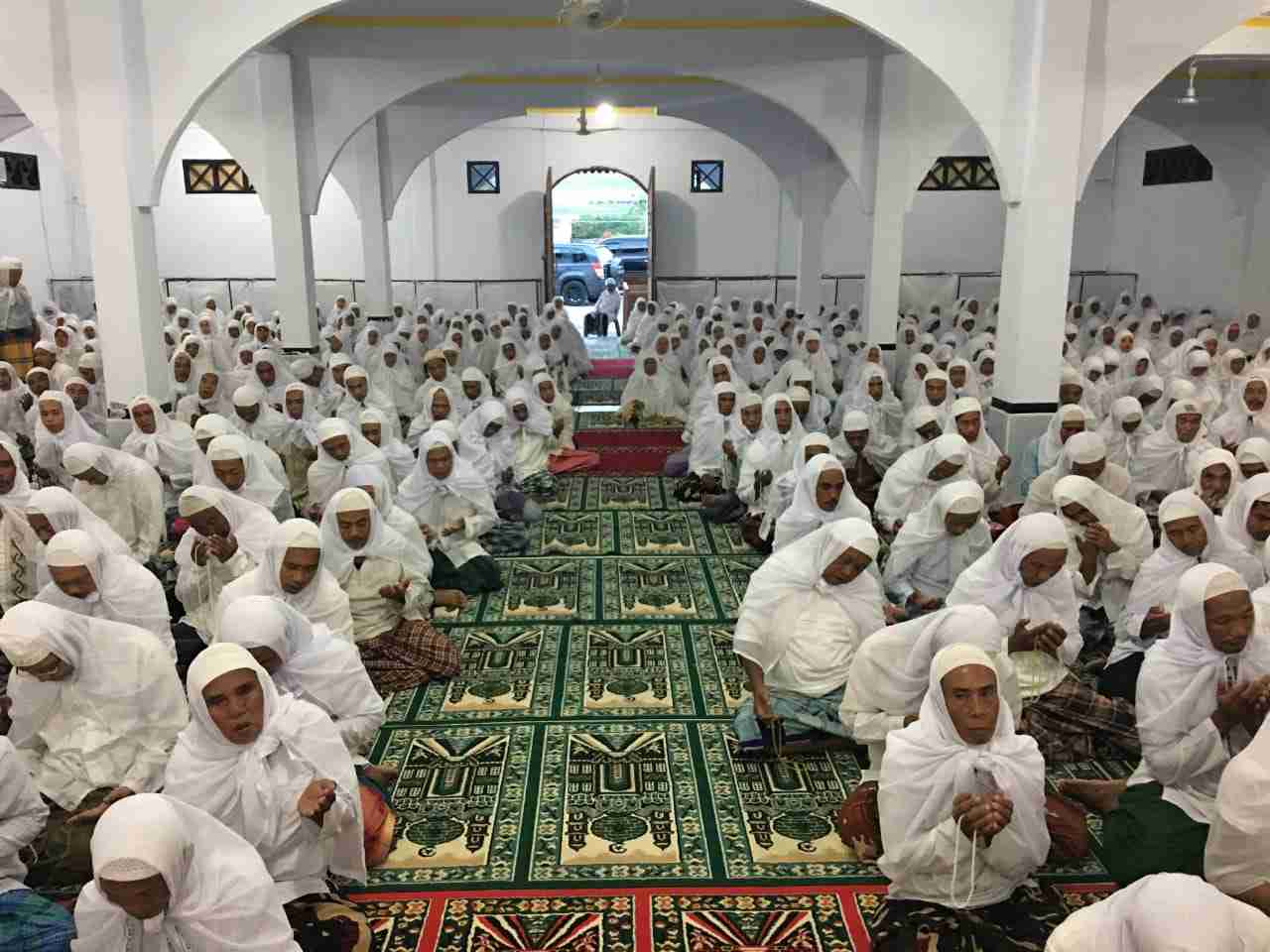 Jemaah Thareqat Naksabandiyah Berlebaran Sesuai Pemerintah