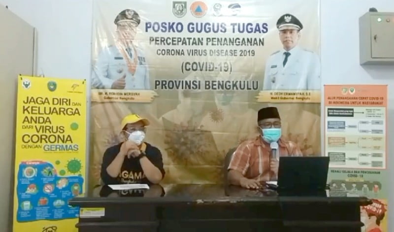 Doc. Jubir Gugus Tugas Covid-19 Provinsi Bengkulu, Jaduliwan (kanan) dan Kadinkes Kesehatan, Herwan Antoni (kiri).