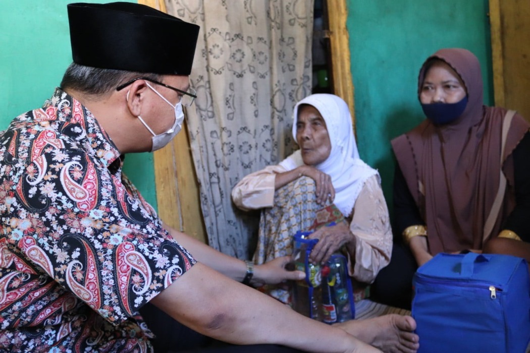 Gubernur Bengkulu Bantu Nenek Samima Rp 20 Juta dari Dana CSR
