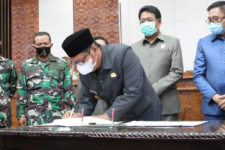 Bersama Plt Gubernur, DPRD Provinsi Bengkulu Sahkan Perda APBD-P 2020