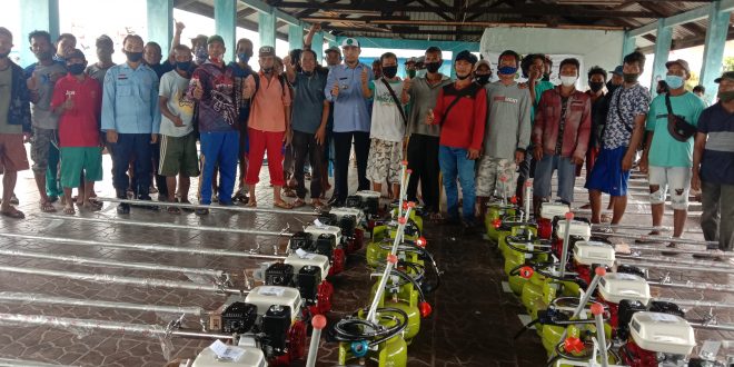 Nelayan Kota Bahagia Terima 348 unit Mesin Kapal BBG