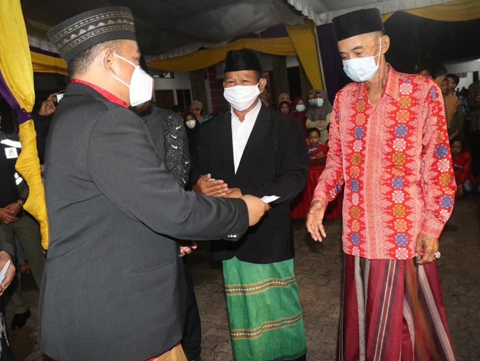 Bupati Erwin Hadiri Pagerlaran Tari Ulu Suku Serawai