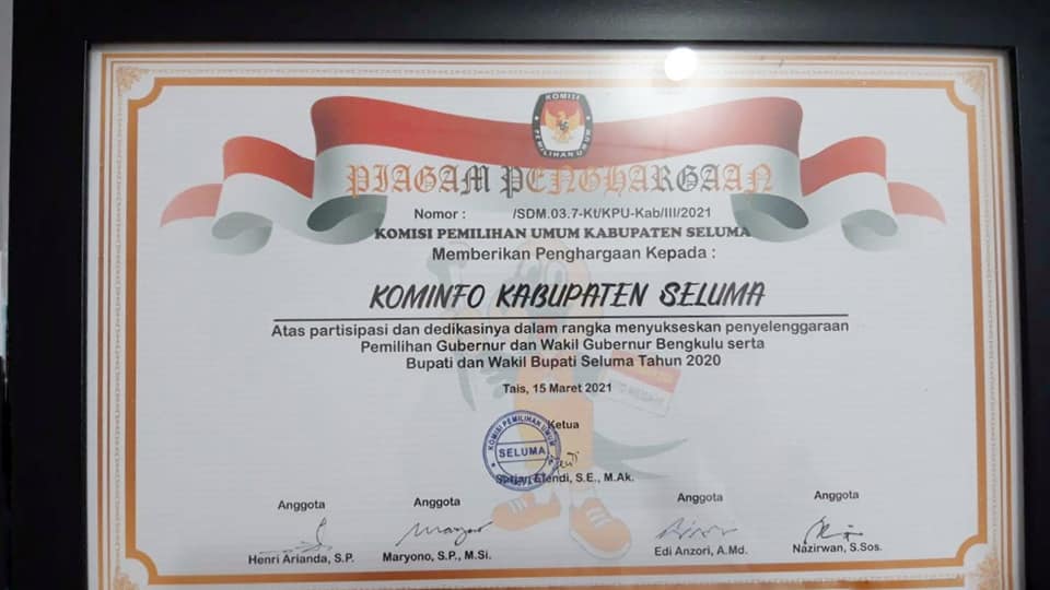 Dinas Kominfo Seluma Terima Piagam Penghargaan dari KPU