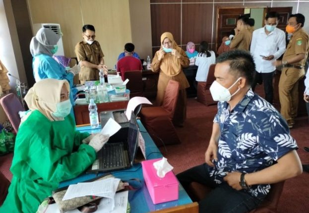 Anggota DPRD Bengkulu Tengah Gelar Vaksinasi Serentak