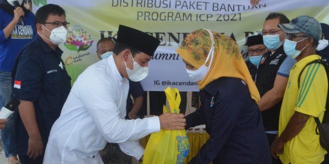 Ikatan Cendana Peduli SMA 5 Bagikan Sembako Untuk Masyarakat