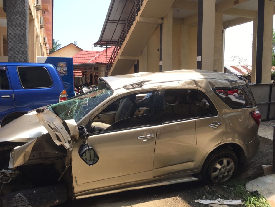 Tabrak Pembatas Jalan, Pengendara Terios Meninggal Dunia