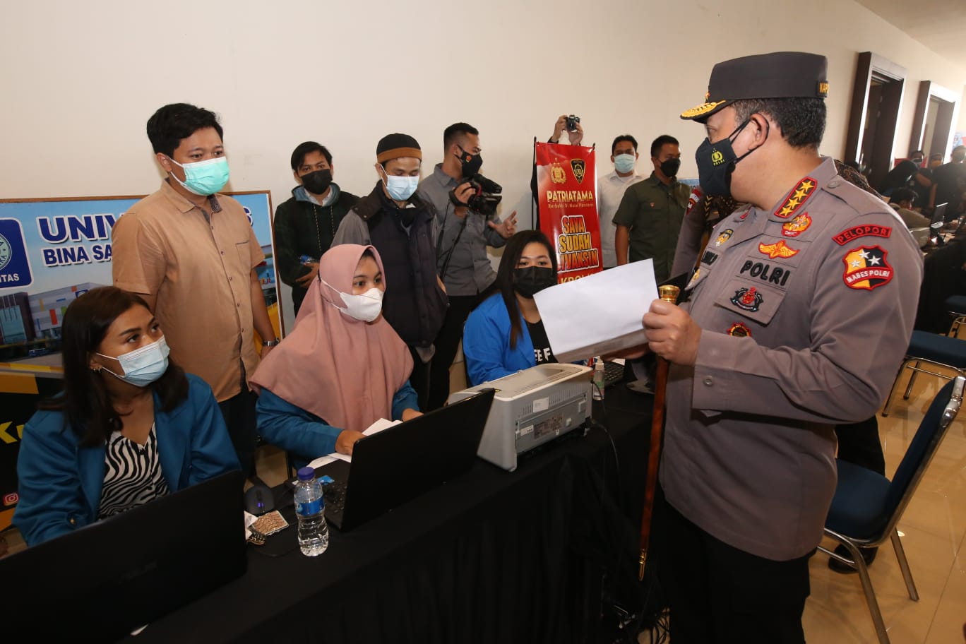 Kapolri Minta Pusat Aktivitas Warga Dipasangi Aplikasi Ini