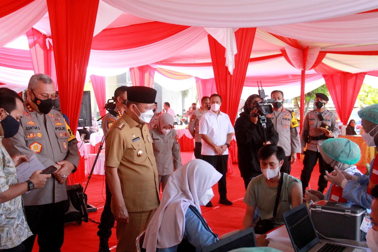 Gubernur Apresiasi Vaksinasi dan Bhakti Sosial Ikatan Alumni AKPOL 1997 Batalyon Wira Pratama