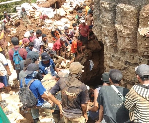 Pekerja Galian Bekas Tambang Emas Belanda di Lebong Tewas Tertimbun Tanah