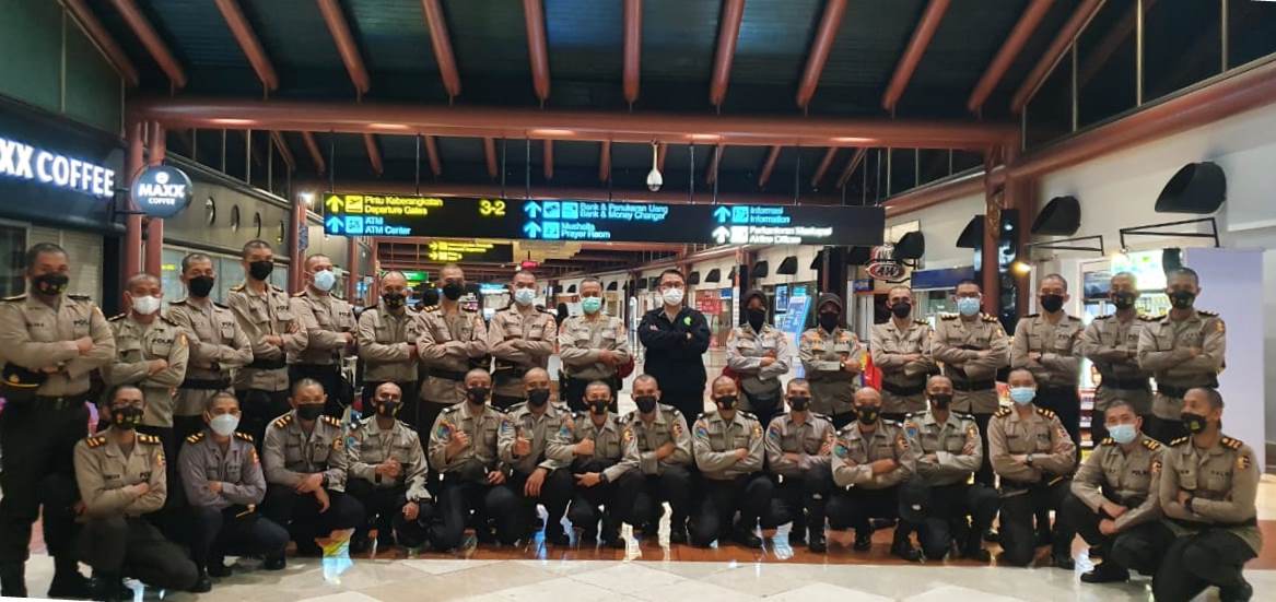 Polri Berangkatkan 100 Resimen Vaksinator Covid-19 ke PON XX Papua