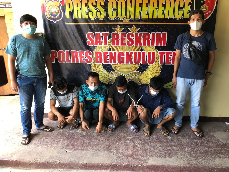 Susul Rekannya, Empat Tersangka Pencuri Sawit Serahkan Diri ke Polisi
