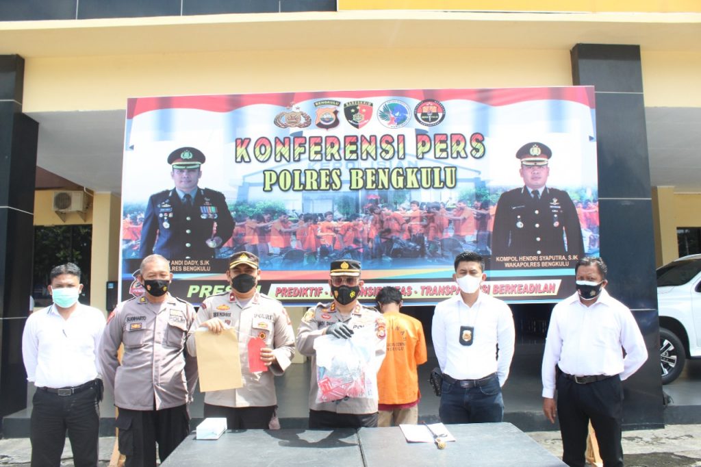 Warga Lingkar Barat Bongkar Prostitusi Berkedok Panti Pijat