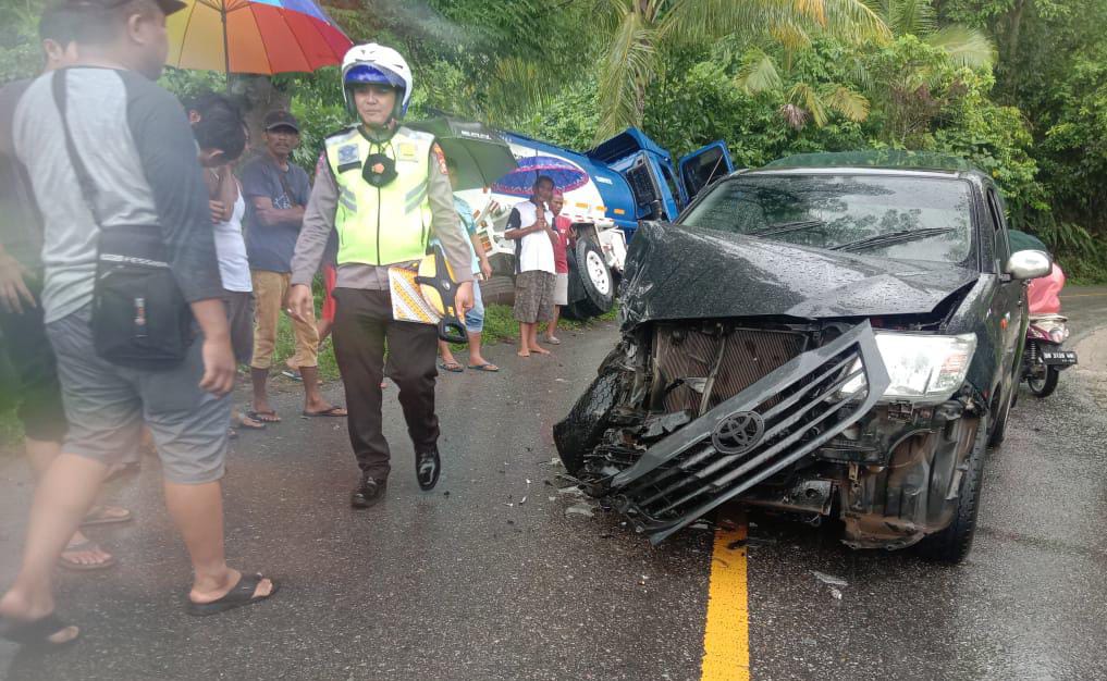 Mobnas Pemda Kepahiang Ringsek usai Disenggol Truk Tangki