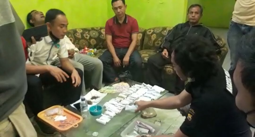 Tersangka UU ITE di Curup Tanami Ratusan Ganja dalam Ruko