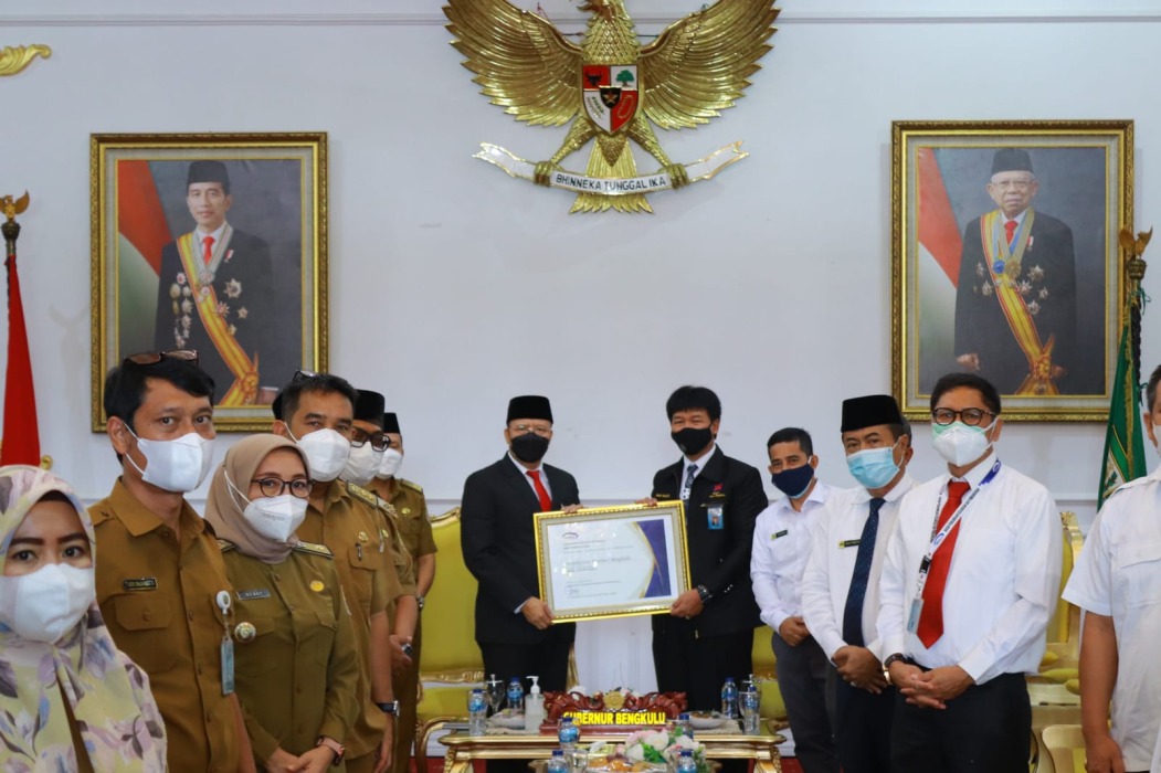 Rohidin Terima Penghargaan APIP Level 3 dari BPKP