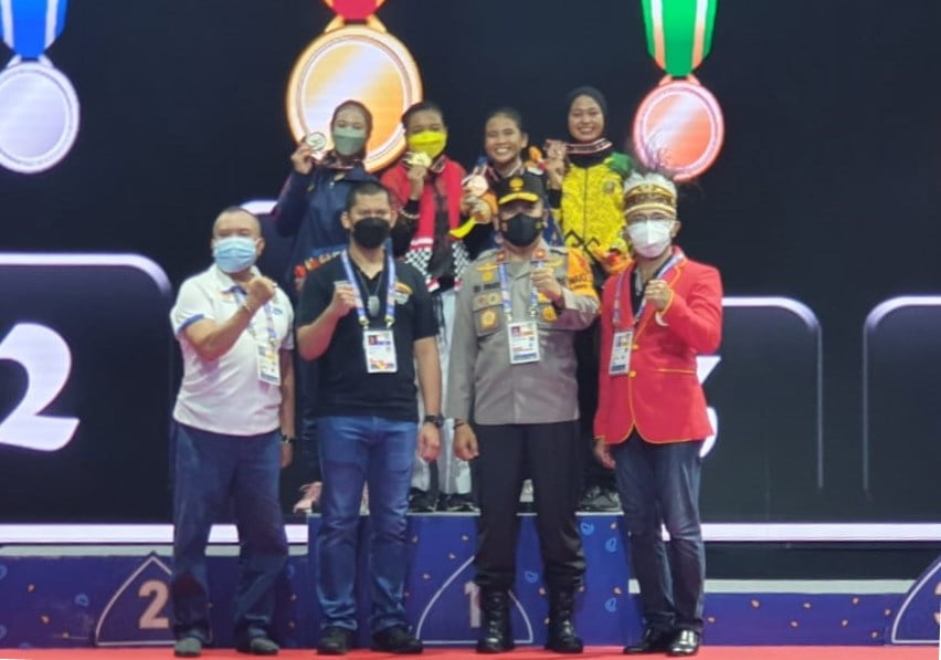 Atlet Karate Bengkulu Berhasil Raih Medali di PON XX Papua