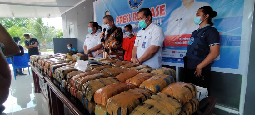 BNNP Bengkulu Cegat Truk Bermuatan Ratusan Kilo Ganja