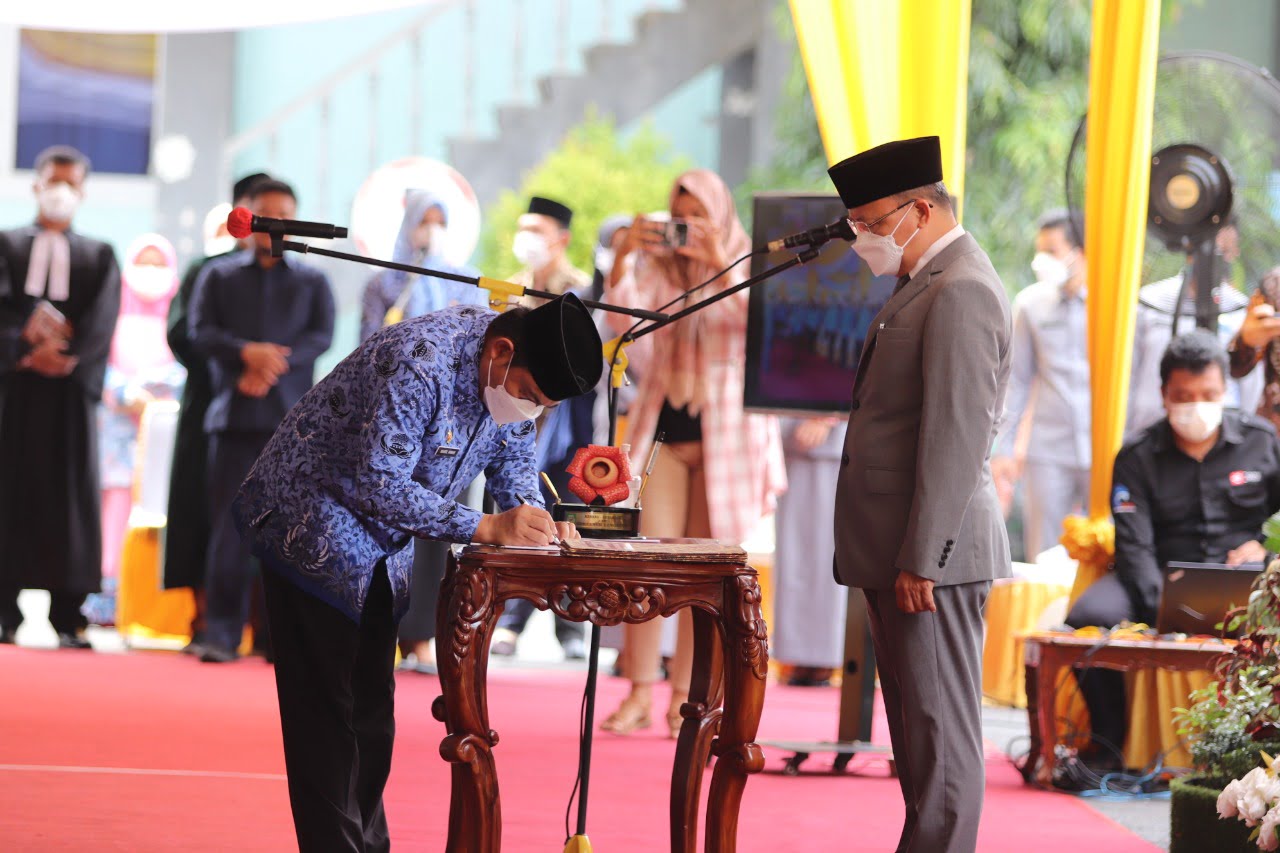Rohidin Tutup Tahun 2021 dengan Mutasi Ratusan Pejabat