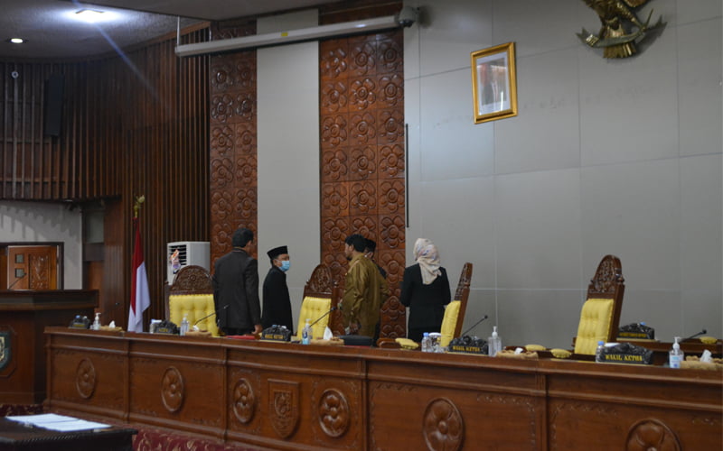 Rohidin Absen, Paripurna DPRD Provinsi Bengkulu Ditunda