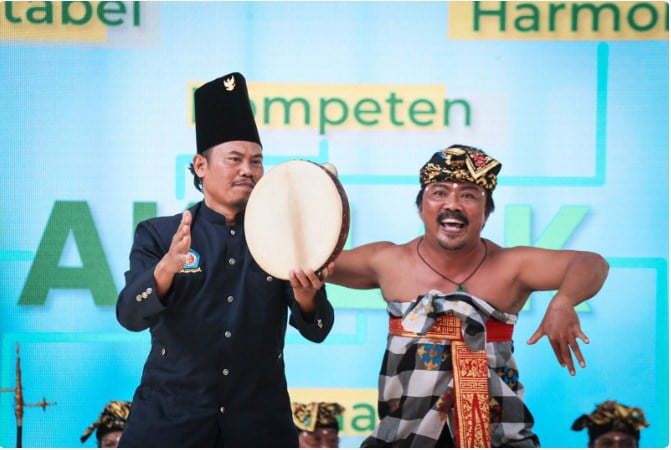 Kolaborasi Burdah Islam dan Hindu dalam Seni Burcek