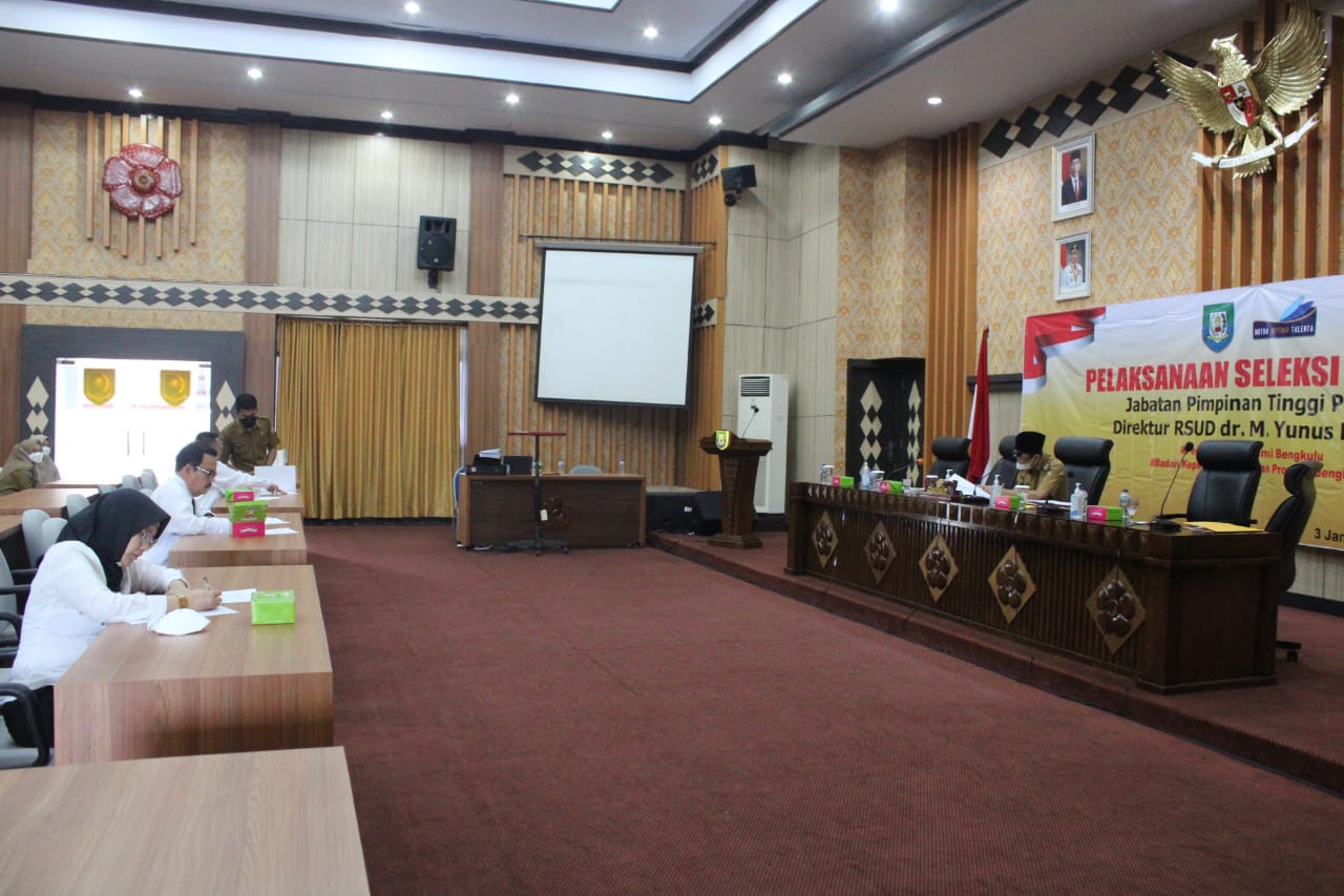 Tahapan tes penulisan makalah calon Direktur RSMY, Senin (24/01/2022). Foto, Media Center Pemprov Bengkulu