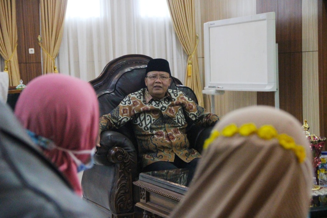 Gubernur Bengkulu Rohidin Mersyah terima audiensi PT. Agri Andalas dengan warga Desa Jenggalu Kabupaten Seluma, di Ruang Kerja Gubernur Bengkulu, Senin (24/01). Foto, Media Center Pemprov Bengkulu.
