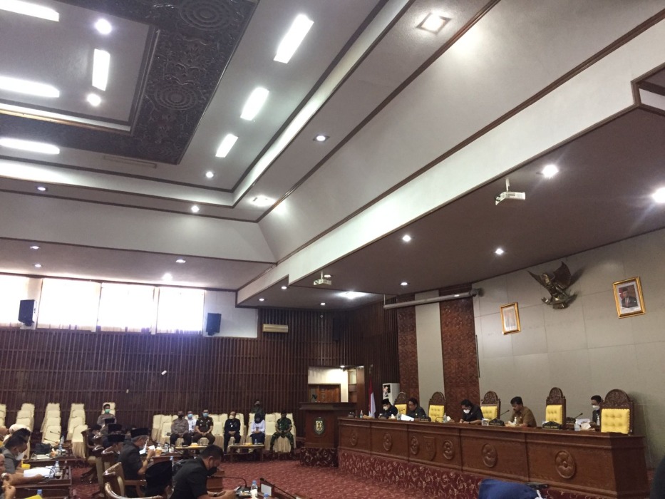 Gubernur Minta DPRD Sempurnakan Raperda Penyelenggaraan Keolahragaan