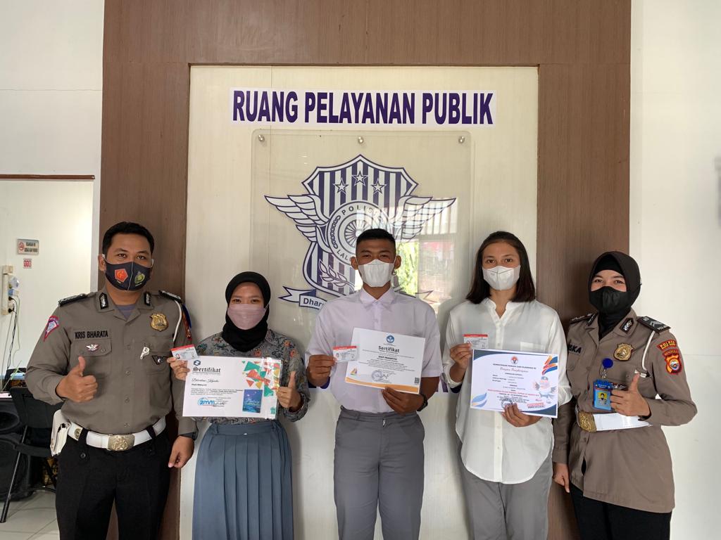 Siswa Berprestasi di Mukomuko Dapat SIM Gratis