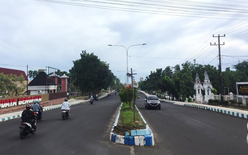 Gubernur Berencana Bangun Jalan Layang, DPRD: Perbaiki Dulu Jalan yang Rusak