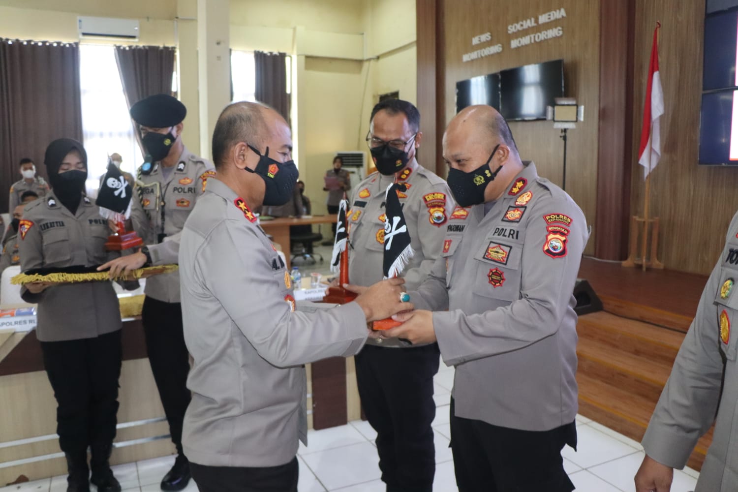 Tiga Polres di Bengkulu ‘Dihadiahi’ Bendera Hitam dari Kapolda