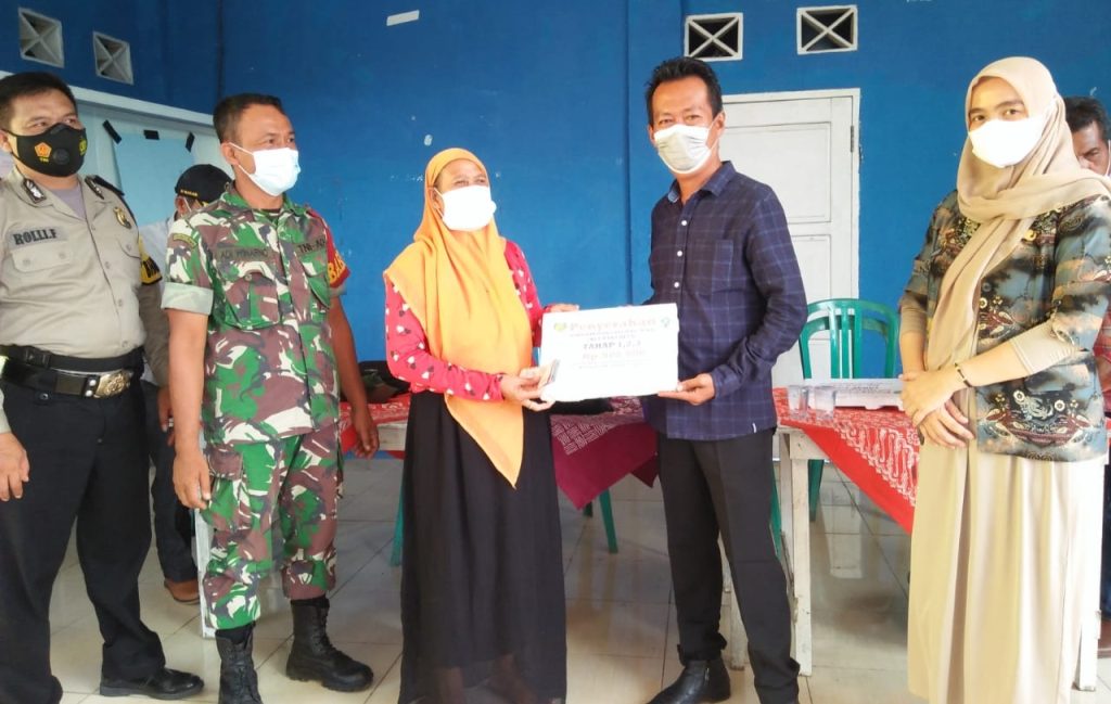 Pemdes Taba Mutung Salurkan BLT untuk 71 KPM