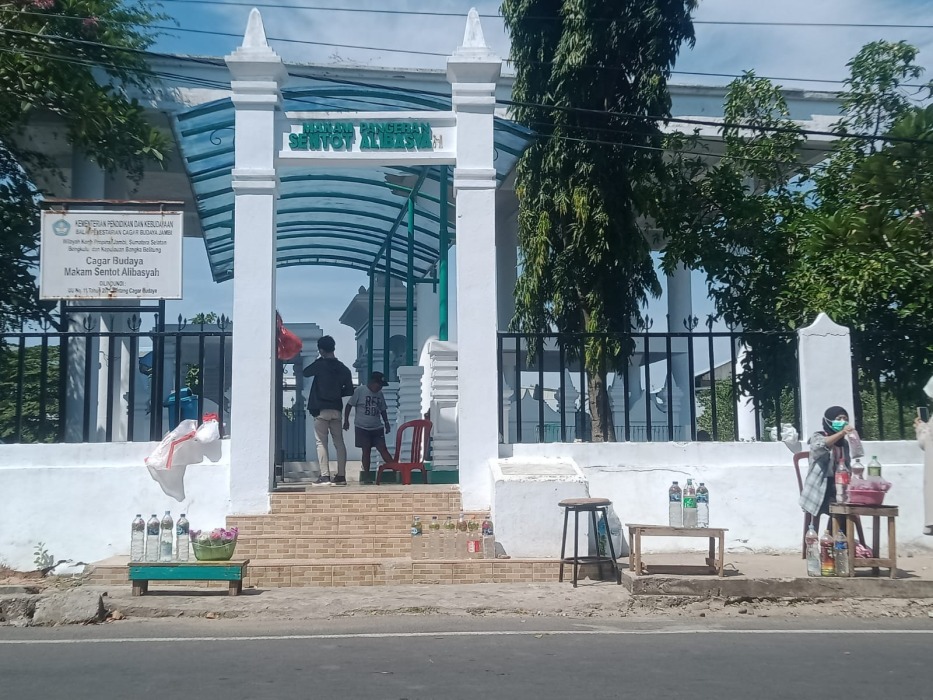 Jelang Ramadhan, Penjual Bunga di TPU Kebagian Untung