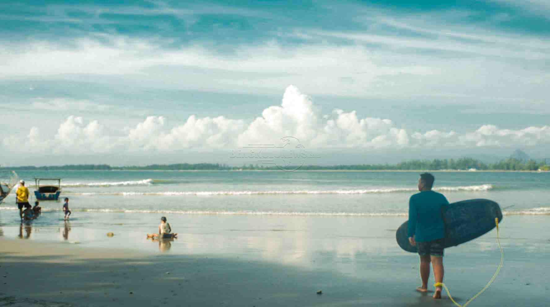 Laut Bengkulu Tawarkan Spot Surfing Bertaraf Internasional