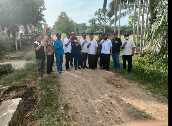 Ketua DPRD Bengkulu Utara Hadiri Titik Nol Pembangunan Jalan Ke Puskesmas Tanjung Harapan