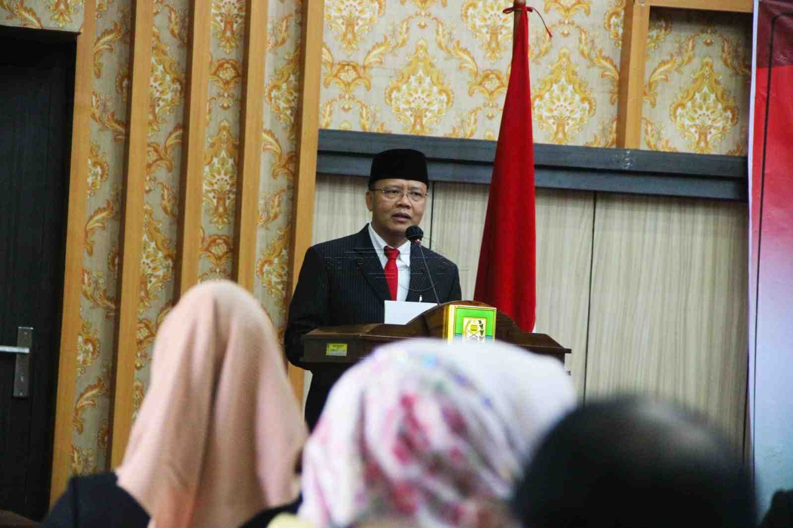 Rohidin saat melantik Anggota KPID Bengkulu Periode 2022-2025, di Ruang Pola Pemprov Bengkulu, Senin (25/04). Foto, MC