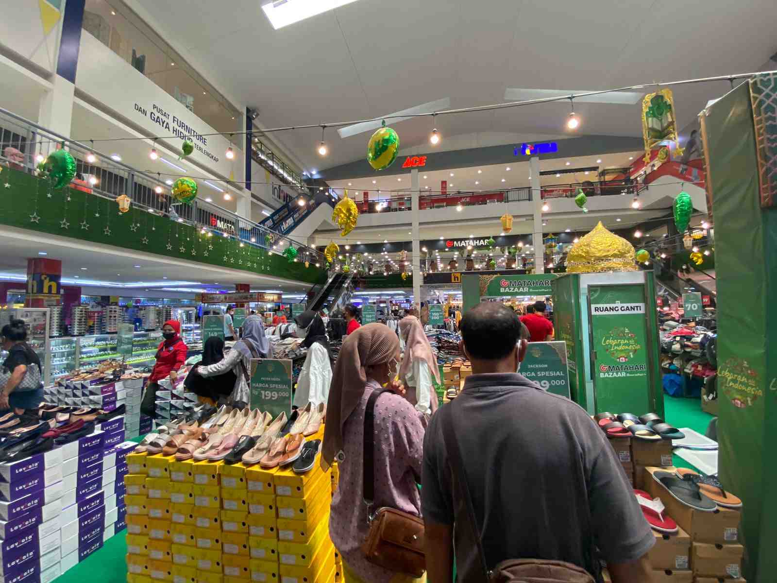Mall Ramai, Pengunjung Tak Lagi Takut Pandemi