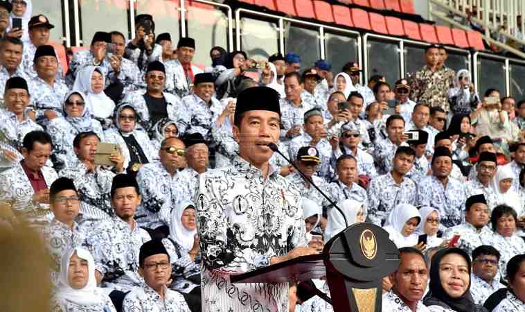 Hardiknas Bareng Idulfitri, Guru Diimbau Pakai Batik PGRI di Hari Raya