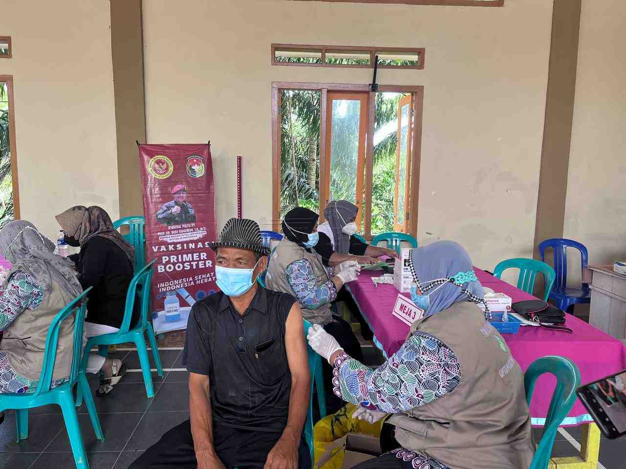 Jelang Pilkades Serentak Kabupaten Mukomuko, BIN Bengkulu Gelar Vaksinasi