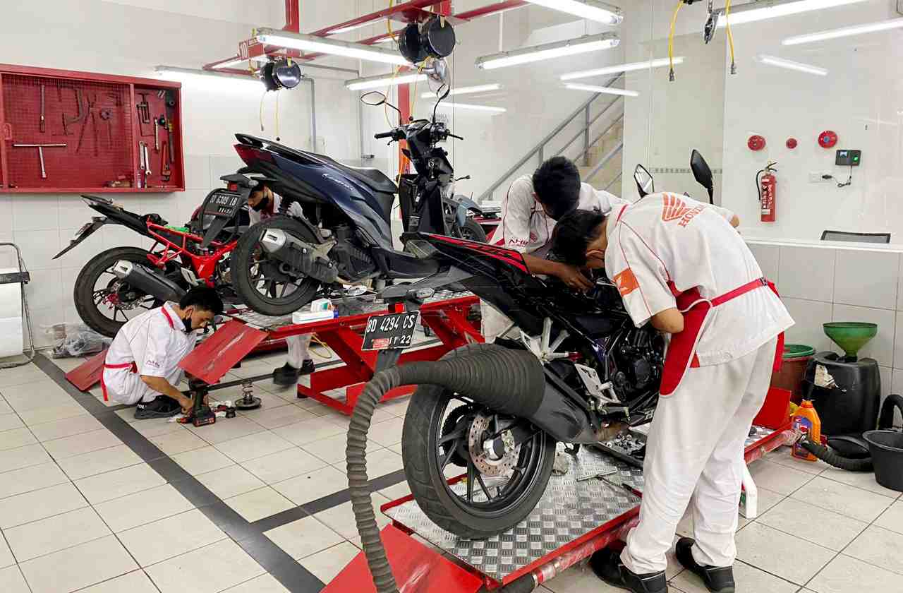 Jangan Asal Ganti! Ini Keunggulan Knalpot Standar Pabrikan Honda