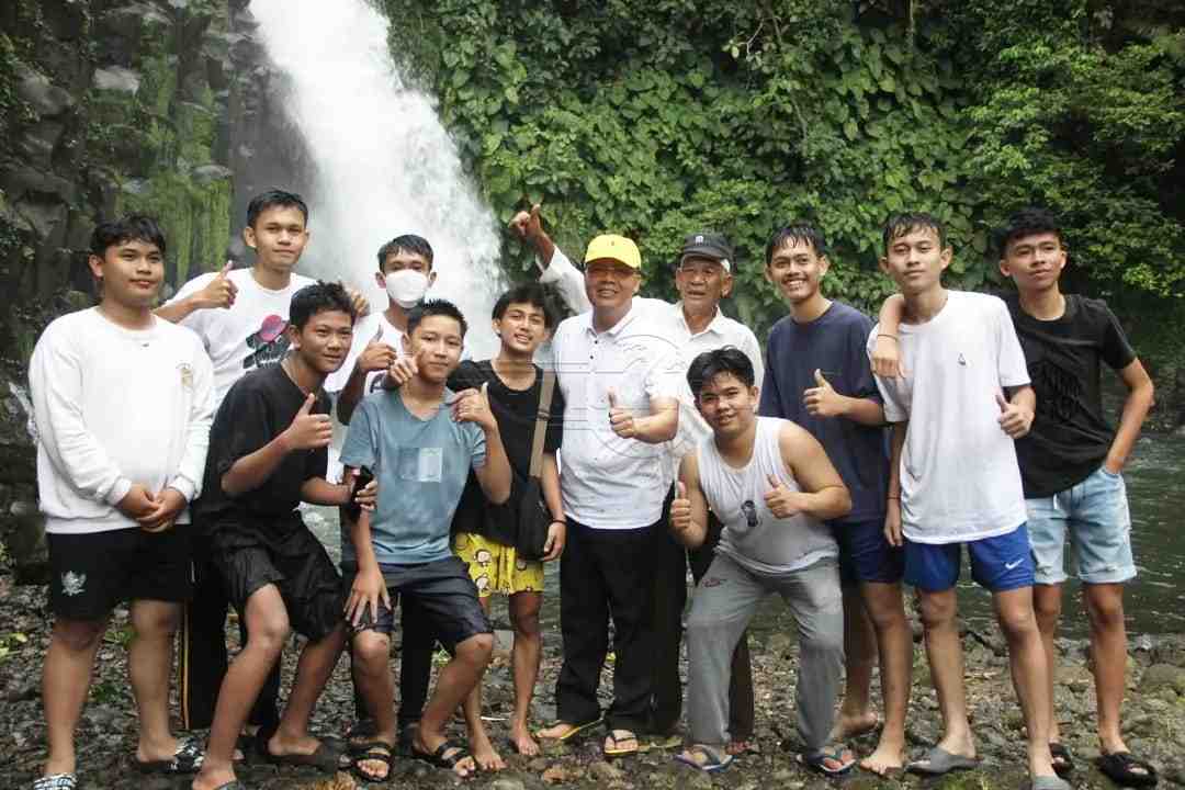 Gubernur Rohidin Berwisata ke Air Terjun Terambon Kepahiang