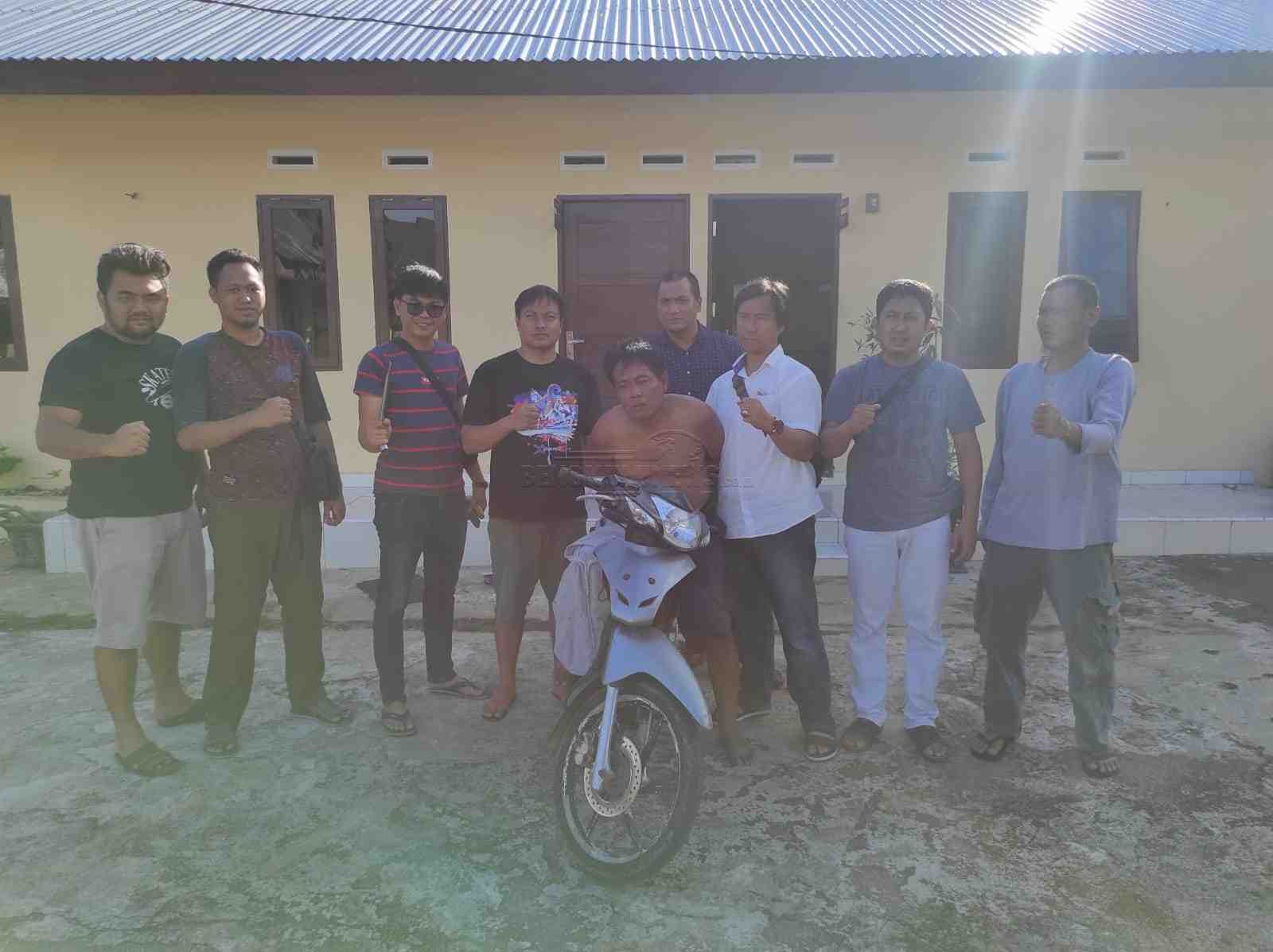 Tersangka saat diamankan polisi. Polda Bengkulu