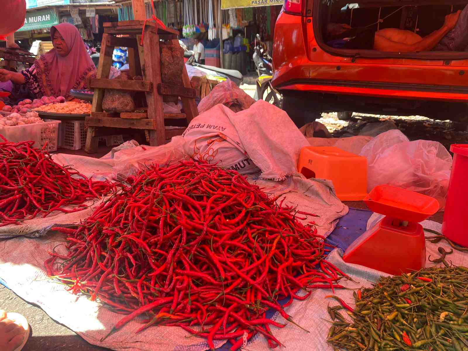 Pedagang Campur Cabe dengan Air untuk Akali Kenaikan Harga