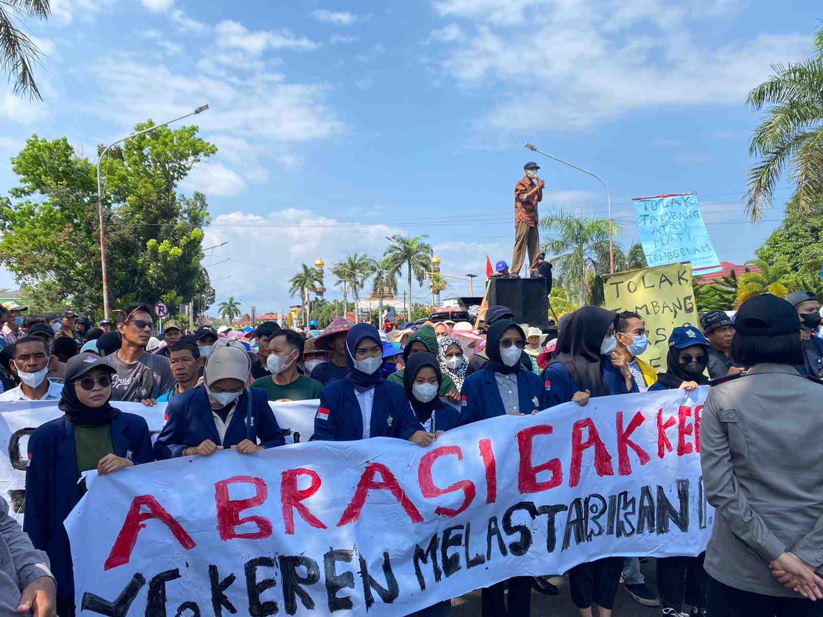 Warga Seluma Menjerit: Desa Kami Akan Habis Akibat Tambang Pasir Besi